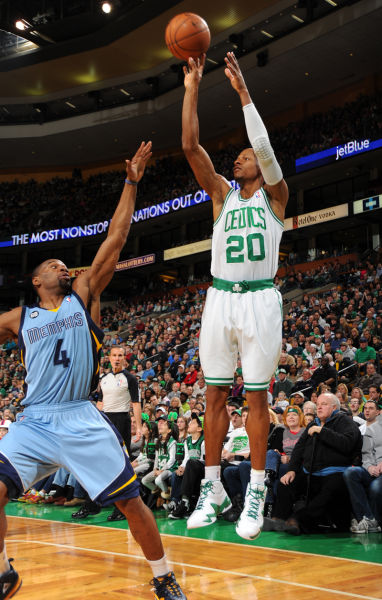 年仅15岁 年仅15岁