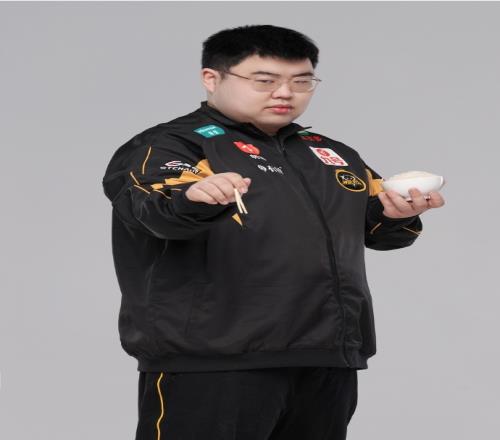 一是保持对
